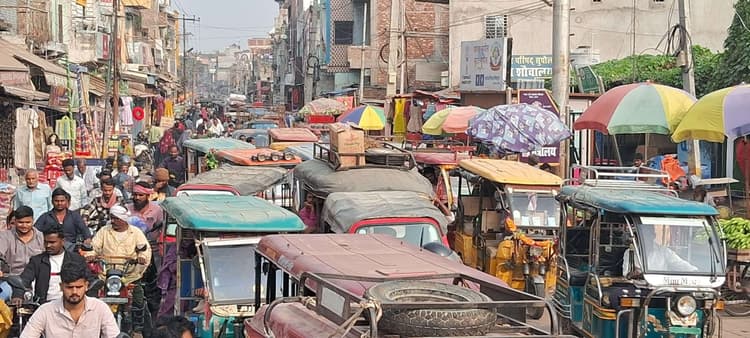 अतिक्रमण के कारण जाम की बोझ से कराहता शहर, प्रशासन की कार्रवाई के बाद भी नहीं थम रहा अतिक्रमणकारियों का हौसला