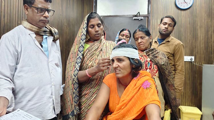 बाइक की ठोकर से महिला जख्मी