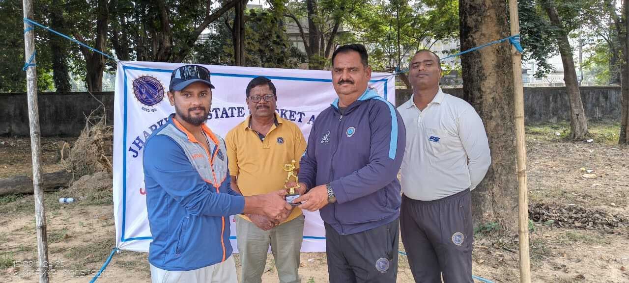 Jsca A division cricket league : विवेक कुमार की धमाकेदार पारी, एल टाउन 180 रन से जीता