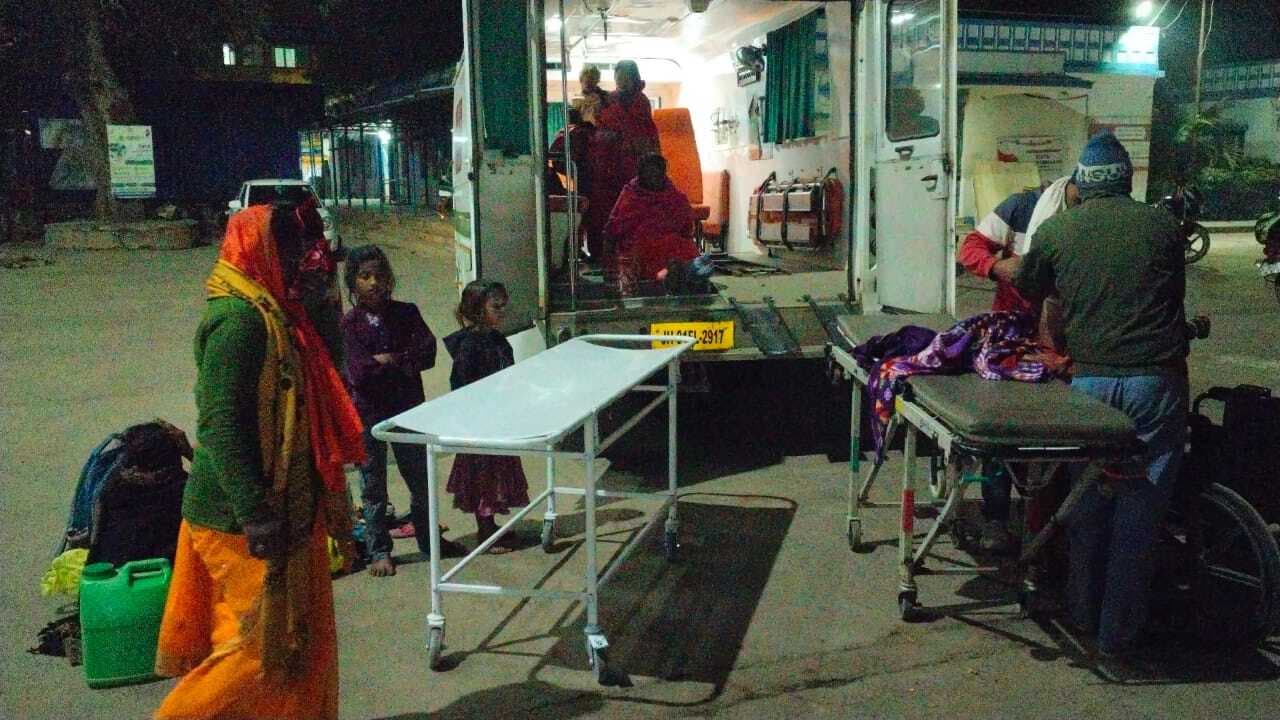 Deoghar News : अज्ञात वाहन की टक्कर से ऑटो पलटा, 10 महिला श्रद्धालु घायल