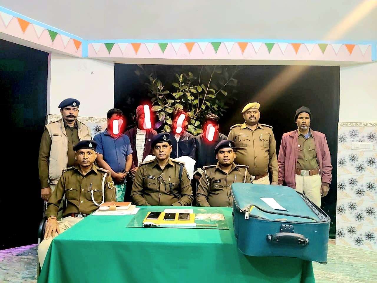 चार आरोपित को किया गिरफ्तार, चोरी के सामान बरामद