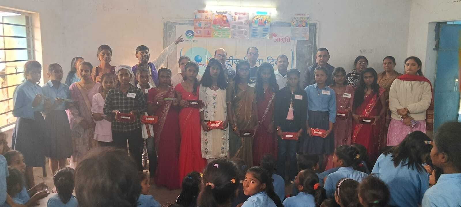 राष्ट्रीय शिक्षा दिवस पर मध्य विद्यालय मलपा के छात्राओं को किया गया सम्मानित