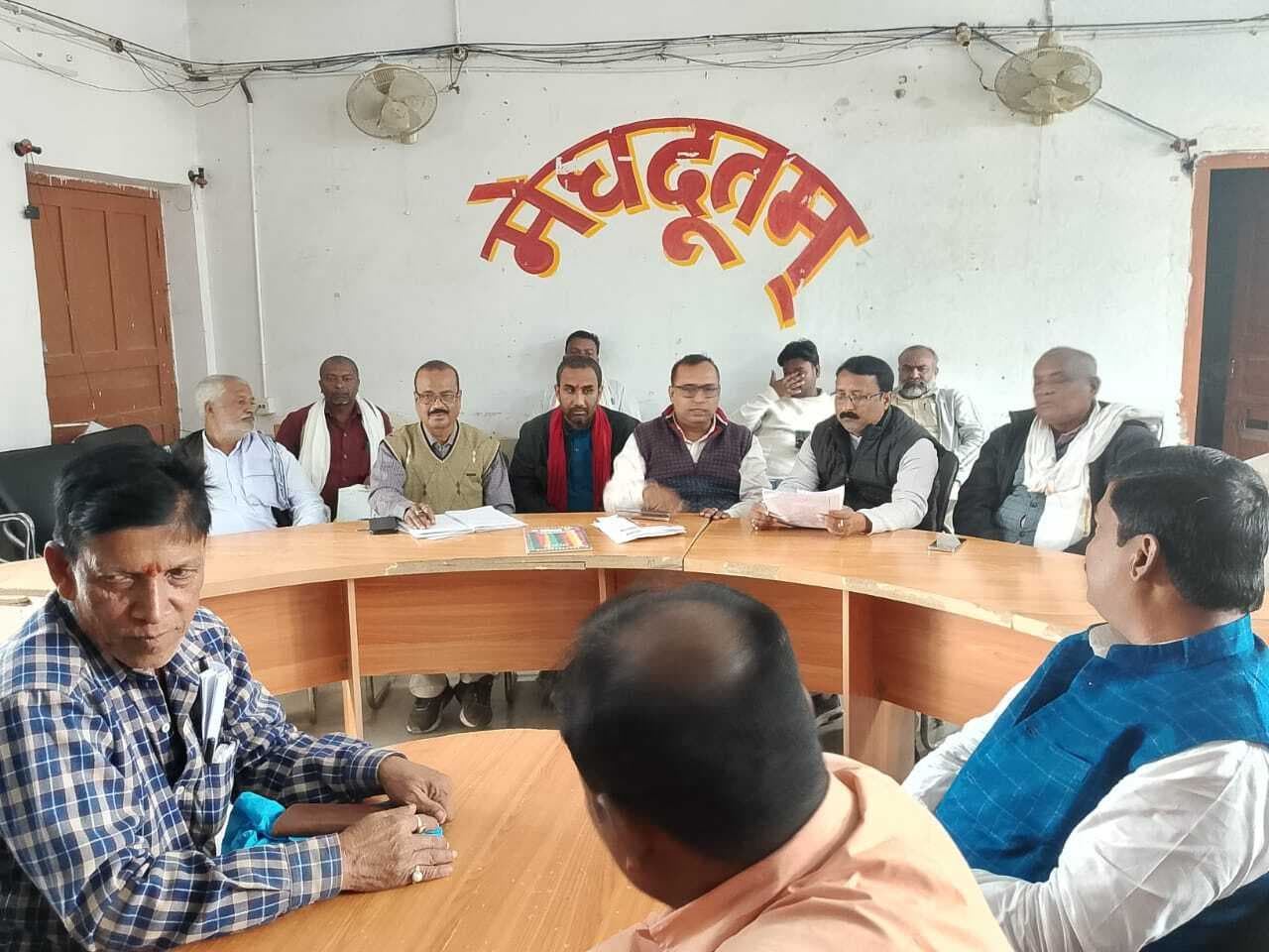 Madhubani News : सीओ ने विकास योजनाओं के क्रियान्वयन के लिए मुखिया के साथ की बैठक