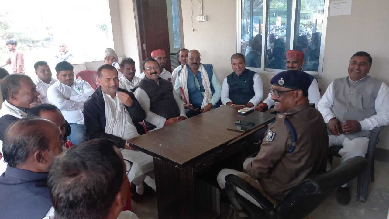 Madhubani News : सामाजिक सौहार्द बनाये रखने के लिए शांति समिति की हुई बैठक