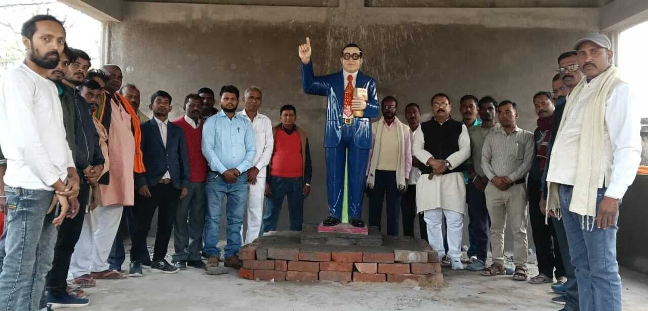 प्रखंड परिसर में बाबा साहब की प्रतिमा की गयी स्थापित