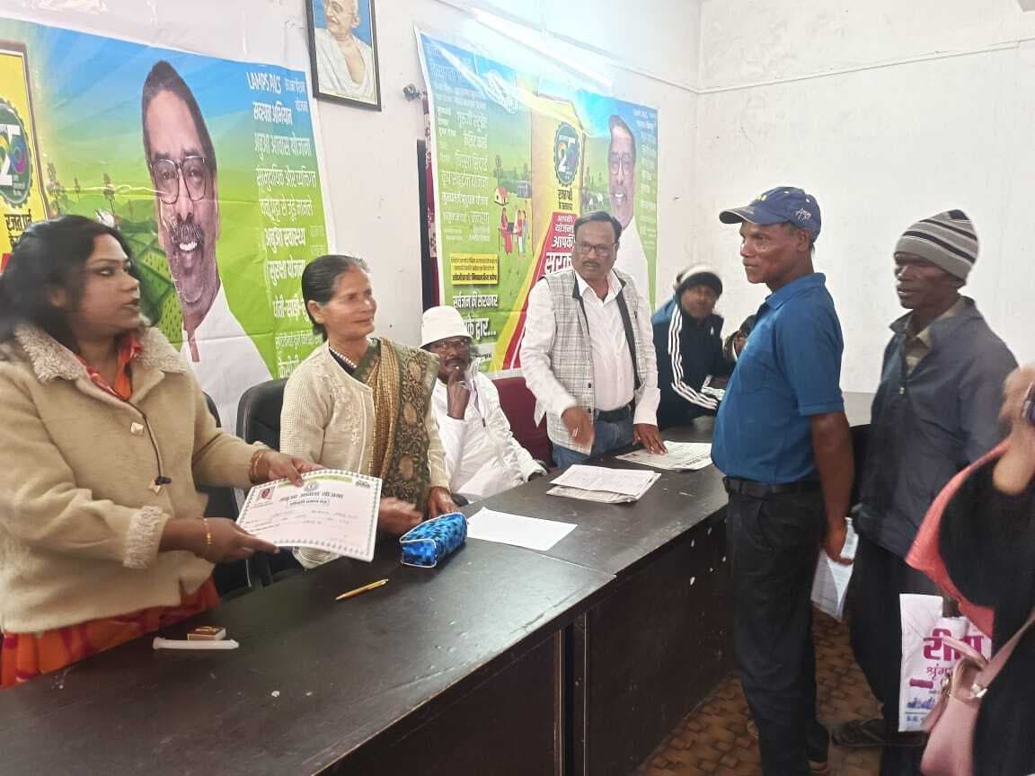 रातू में आपके द्वार कार्यक्रम में आये 738 आवेदन