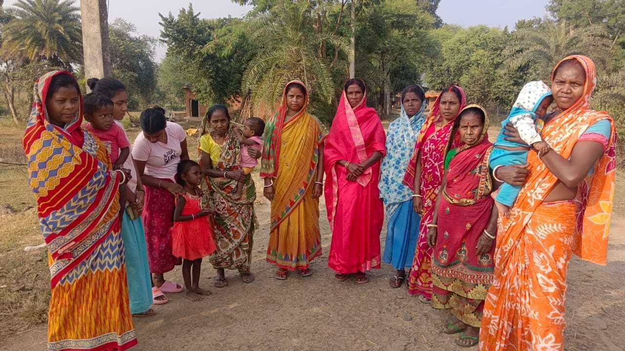 अधूरी सड़क का पूरा हो कार्य, घर-घर मिले बिजली कनेक्शन