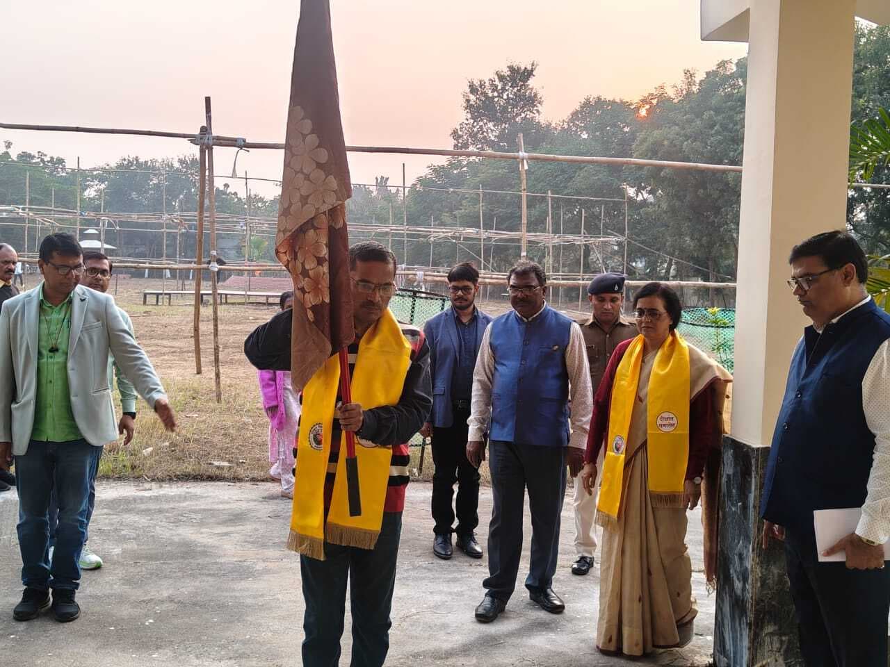 Chaibasa News : छठे दीक्षांत समारोह के लिए शोभायात्रा का अभ्यास हुआ