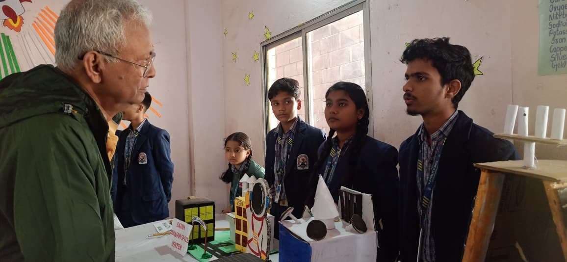 Seraikela Kharsawan News : ‘बैलगाड़ी से चंद्रमा तक’ भारत के योगदान की दिखी झलक