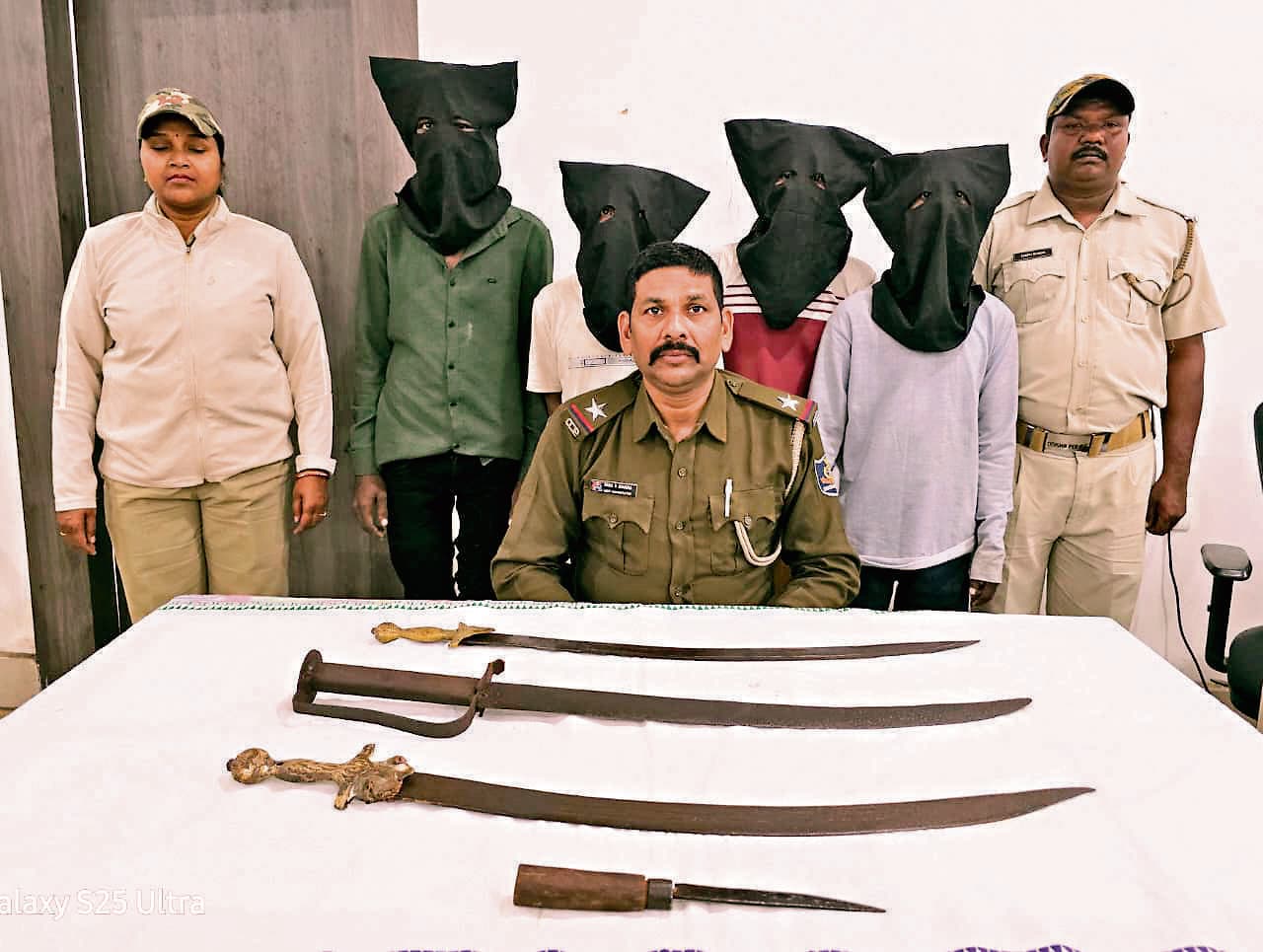 Rourkela News: डकैती की योजना बनाते चार गिरफ्तार, हथियार बरामद