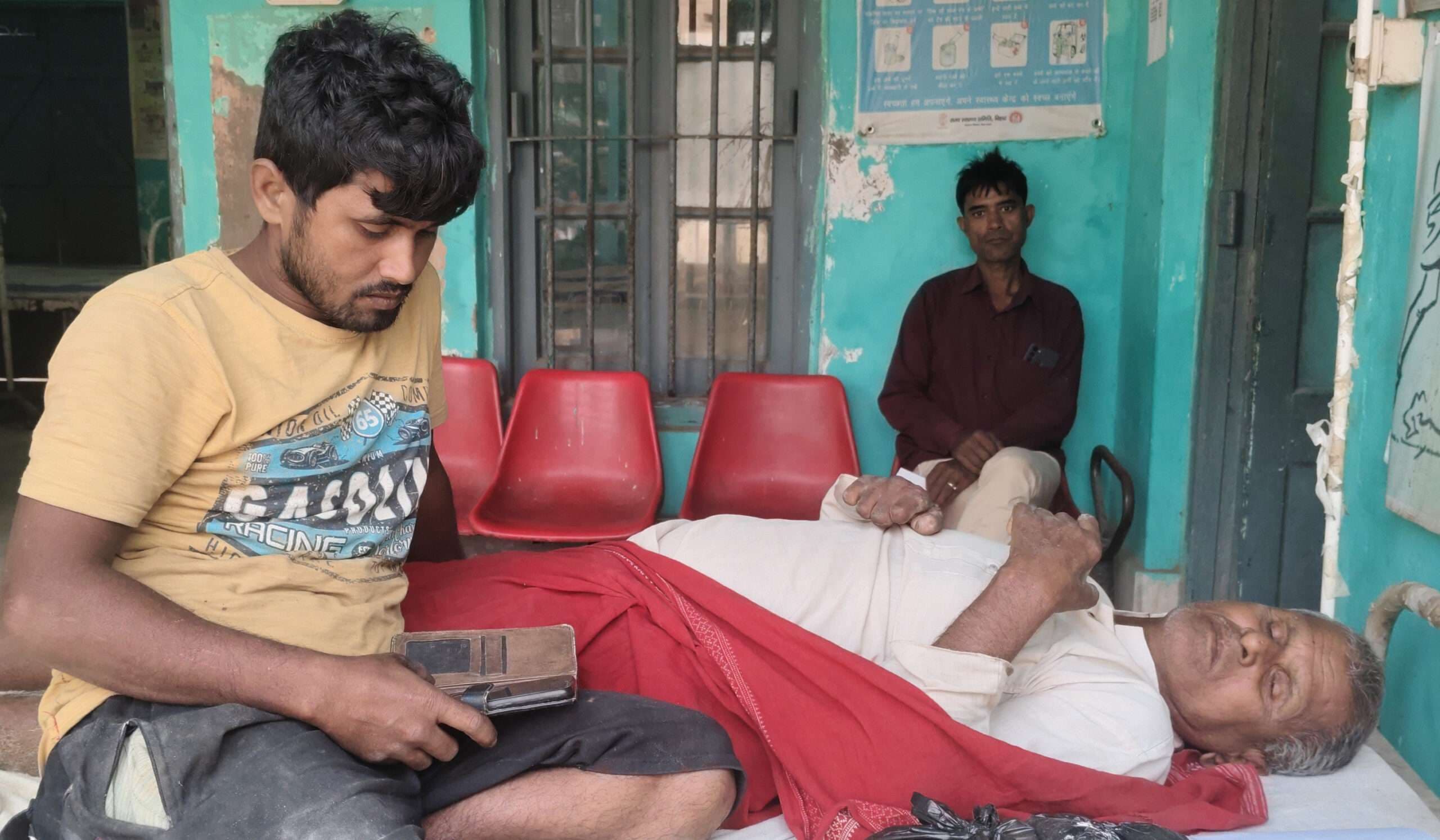 करंट लगने से बुजुर्ग की स्थिति गंभीर