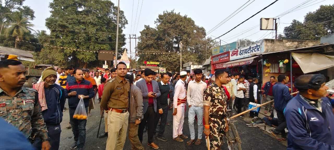 Samastipur News:अतिक्रमण पर चला बुलडोजर, वसूला गया जुर्माना