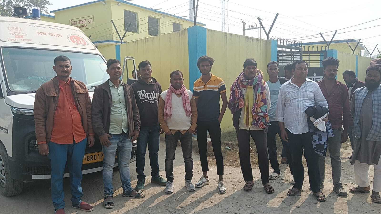 सड़क पार करते समय ट्रक की चपेट में आये जीजा और साला, एक की मौत, दूसरा घायल