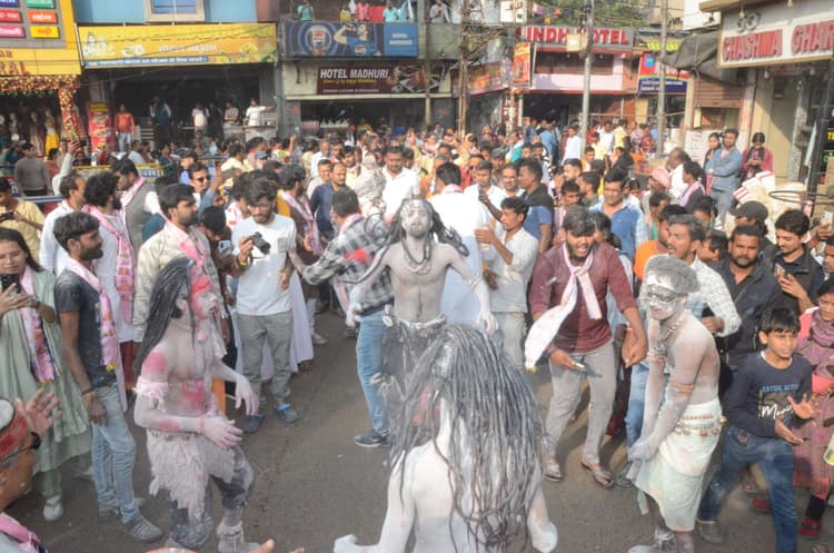 बाबनगरी में अतिरुद्र महायज्ञ आज से, ध्वजारोहण और शोभायात्रा निकालकर नगरवासियों को दिया गया निमंत्रण