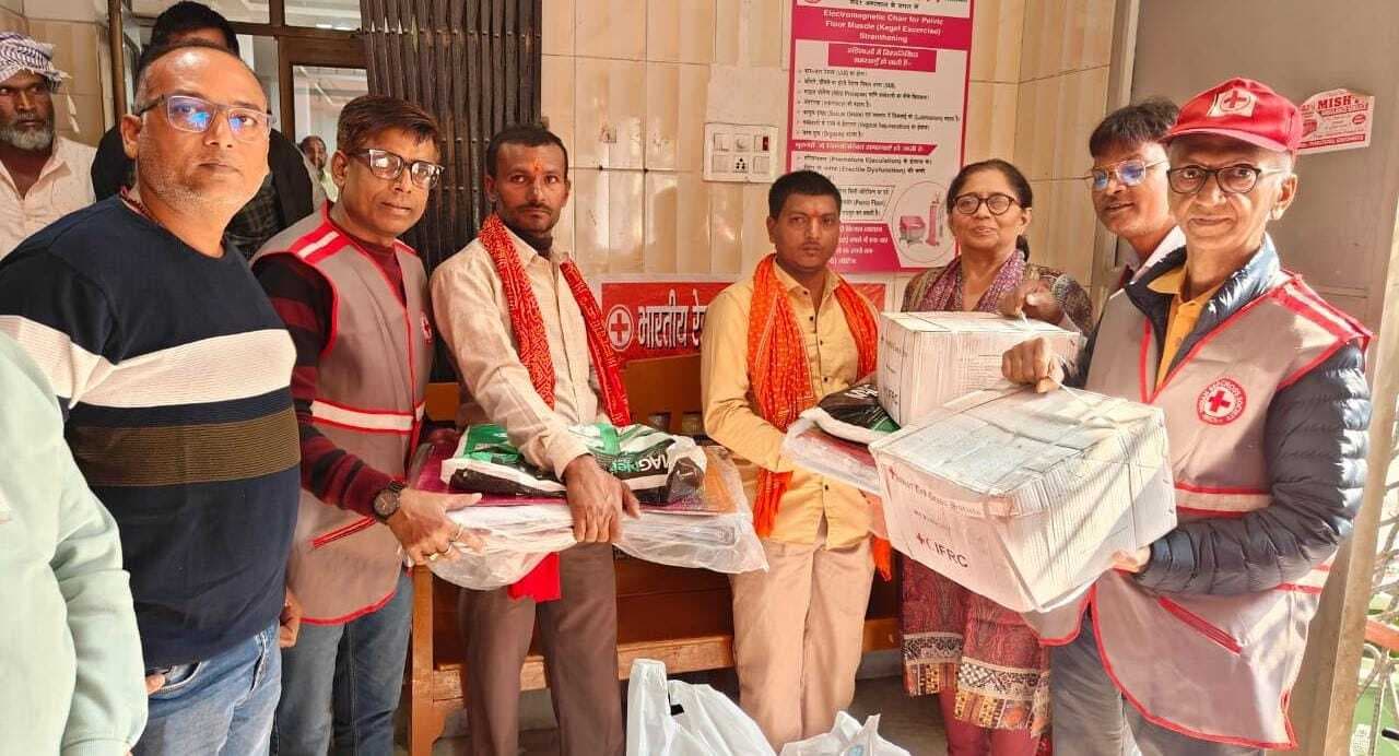 अग्नि पीड़ित परिवारों के बीच राहत सामग्री का किया गया वितरण