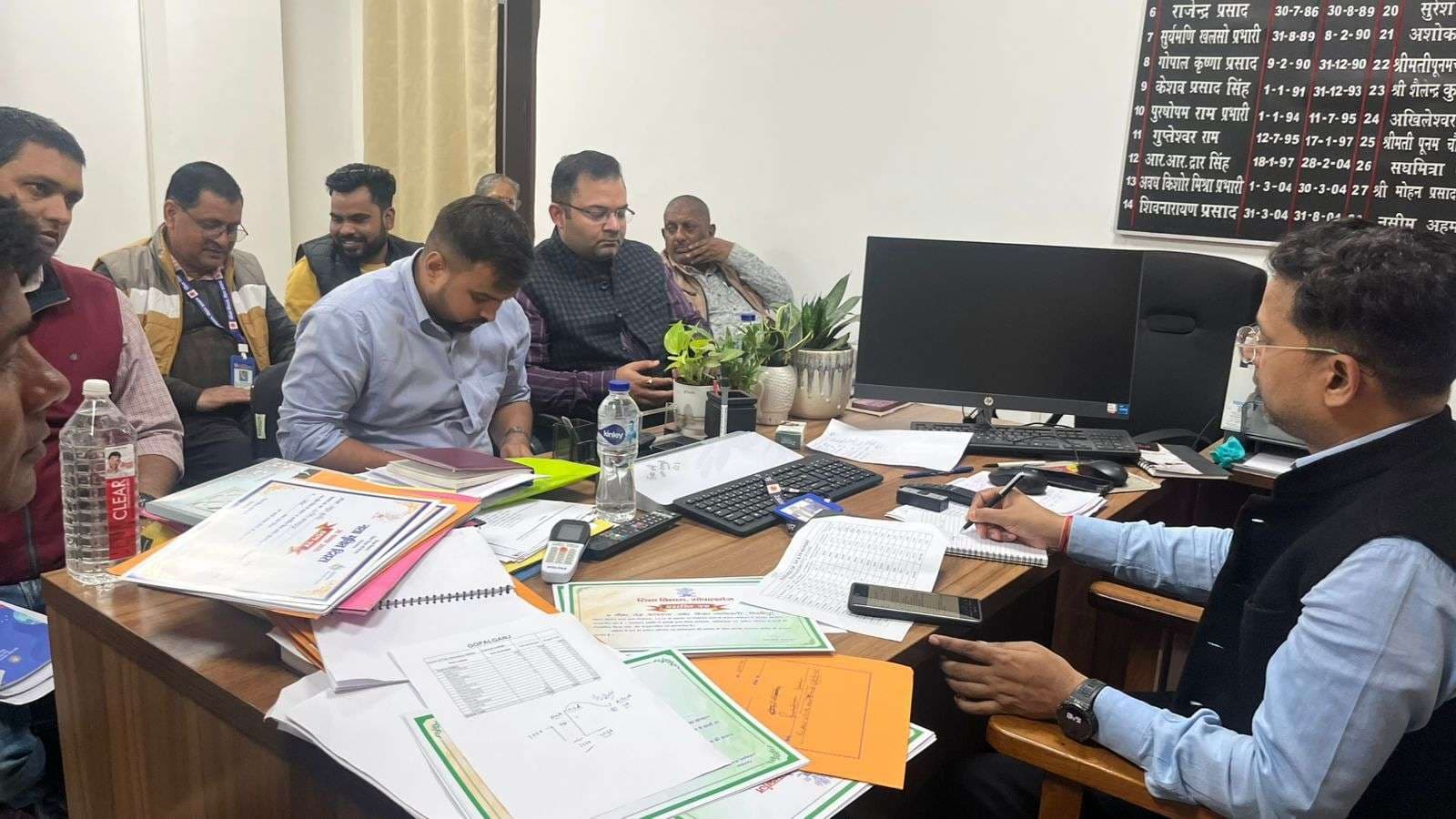 डीइओ ने शिक्षा कार्यक्रमों की समीक्षा की, अधिकारियों को दिये कड़े निर्देश