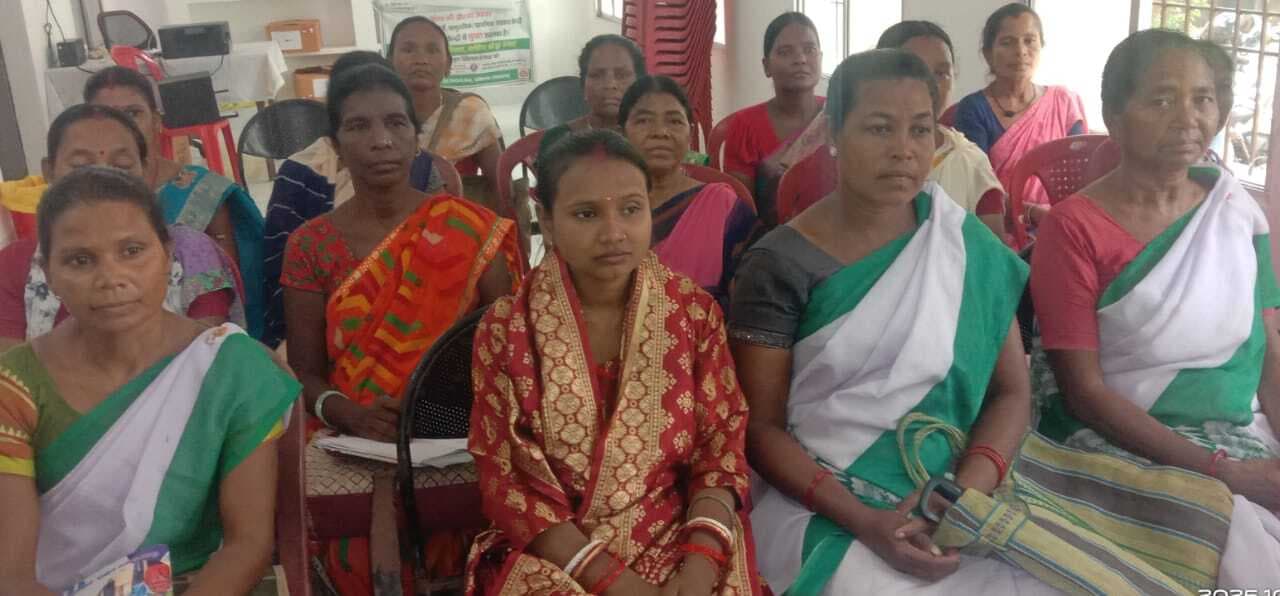 महिलाओं को शिक्षा व स्वरोजगार से जोड़ने की जरूरत