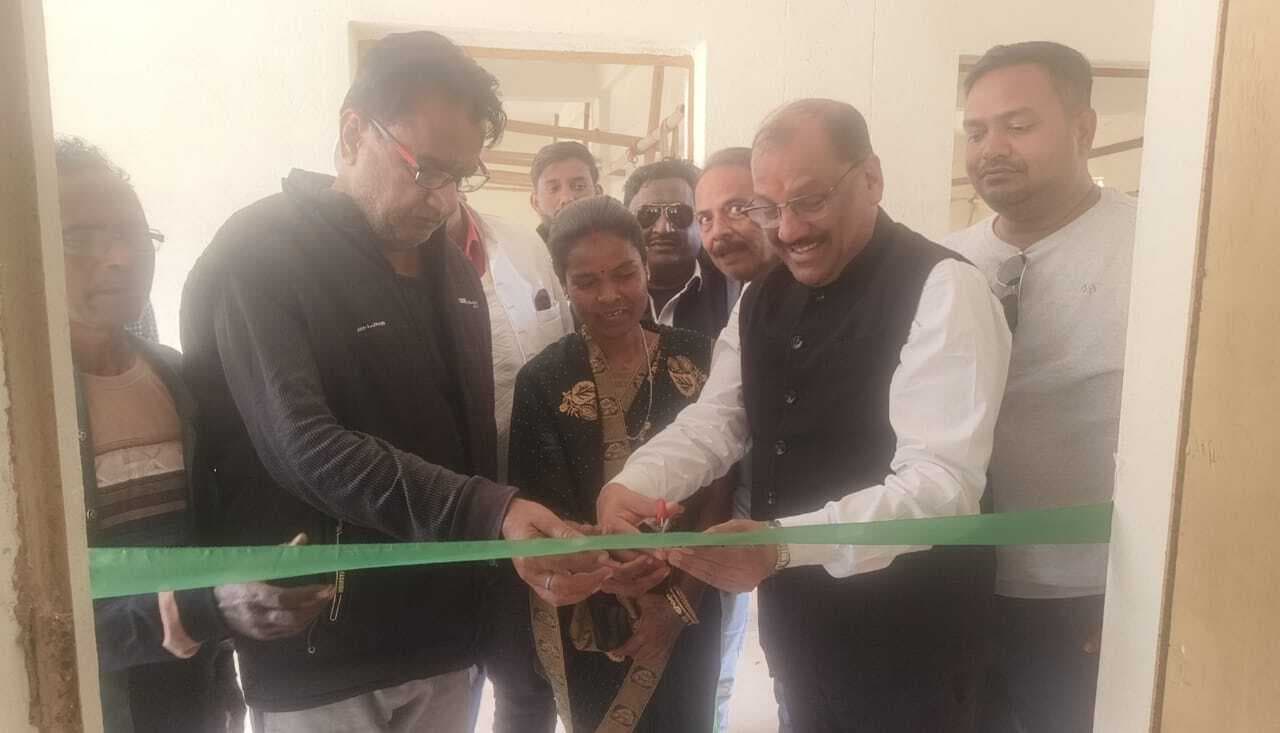 रेडक्राॅस के हेल्थ कैंप में मरीजों का हुआ इलाज