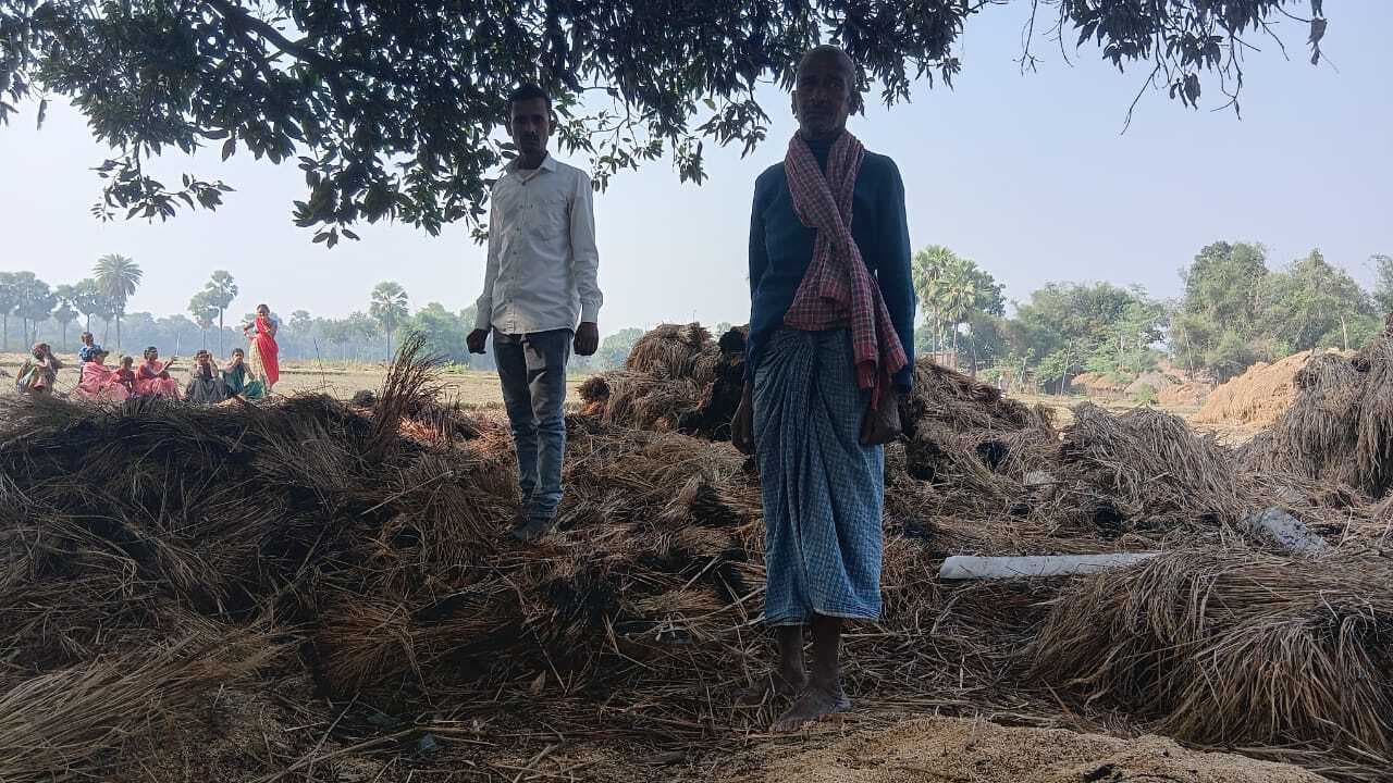 खलिहान में आग लगने से हजारों की फसल जलकर नष्ट