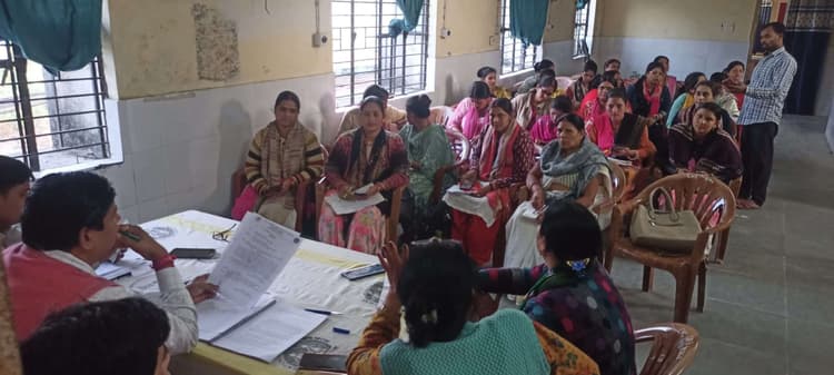 Madhubani News : टीबी मरीजों की जांच व फोटो अपलोडिंग में तेजी लाने का निर्देश