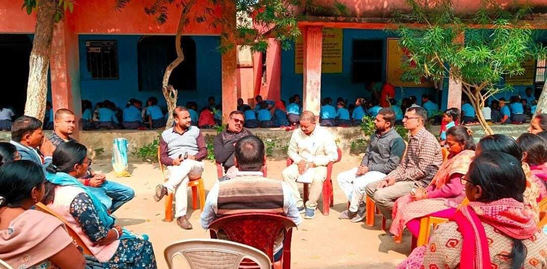 पंचायत भवन व स्कूल का बीडीओ ने किया निरीक्षण, दिए कई निर्देश