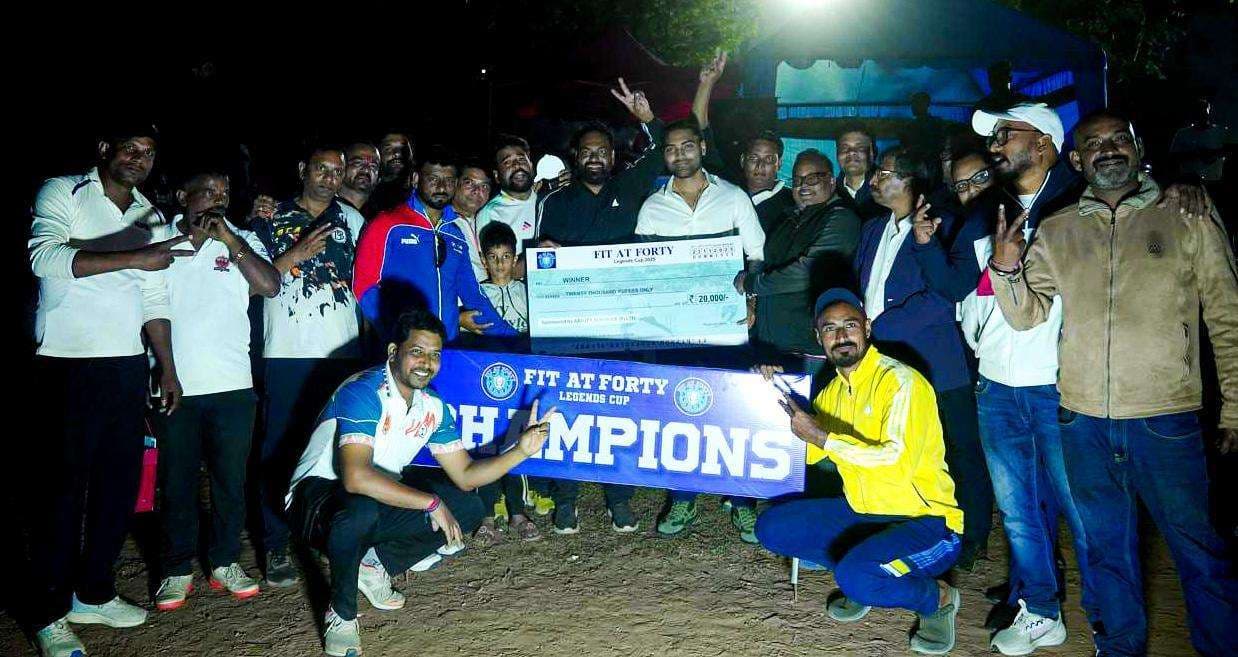 Fit at forty cricket tournament concluded : जमशेदपुर लीजेंड्स को हराकर बीसीए बना चैंपियन