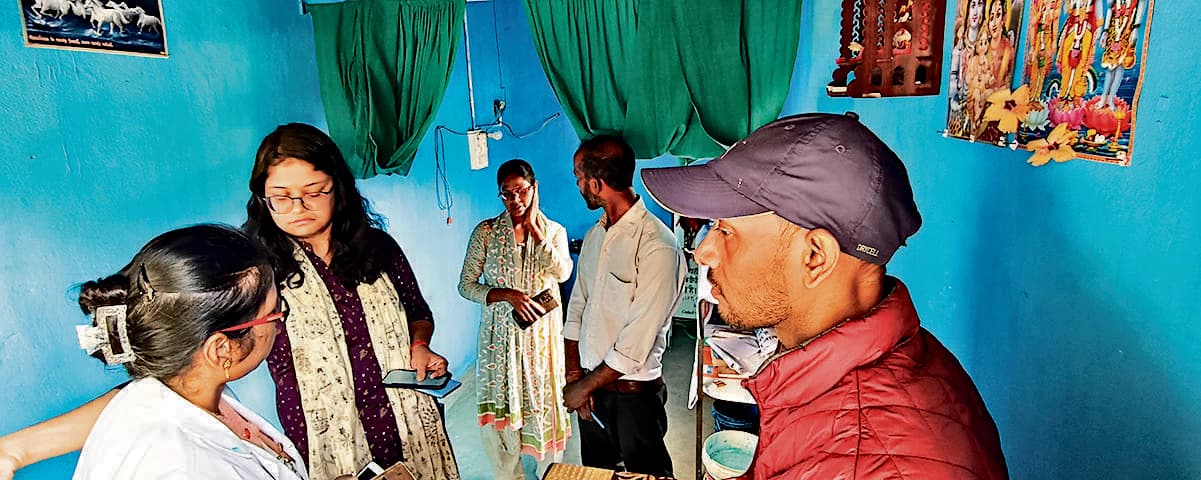 West Singhbhum News : गोइलकेरा में गैरकानूनी ढंग से चल रही थी पैथोलॉजी लैब, एसडीओ ने सील किया