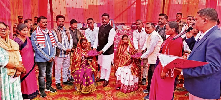 seraikela kharsawan news : जागरूक होकर योजनाओं का लाभ उठाएं ग्रामीण : गागराई