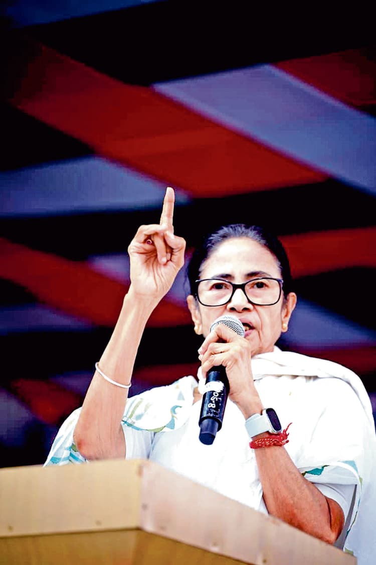 अगर भाजपा ने बंगाल में चोट पहुंचाने की कोशिश की, तो पूरे भारत में उसकी नींव हिला दूंगी : ममता