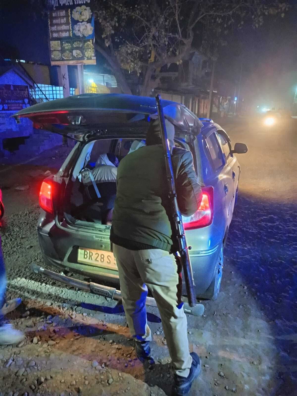 अपराध नियंत्रण को लेकर पुलिस सक्रिय, रातभर गश्ती व चेकिंग अभियान जारी