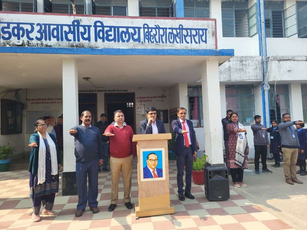 डीडीसी ने किया डॉ आंबेडकर आवासीय विद्यालय का निरीक्षण