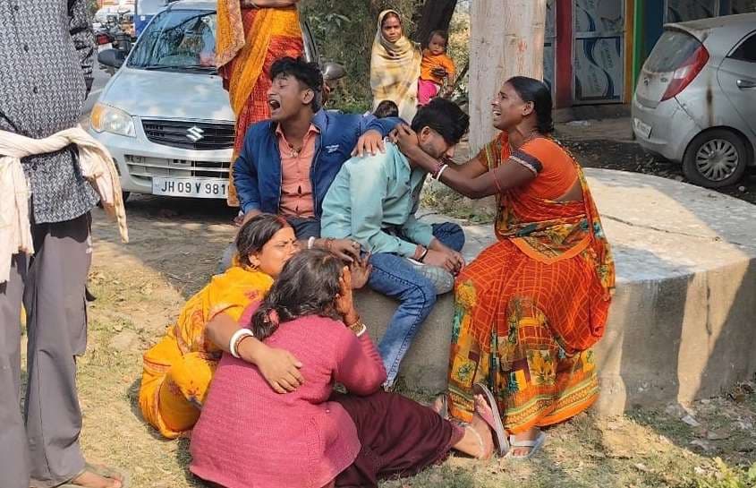 ट्रक के धक्के से बाइक सवार महिला की मौत, चालक हिरासत में