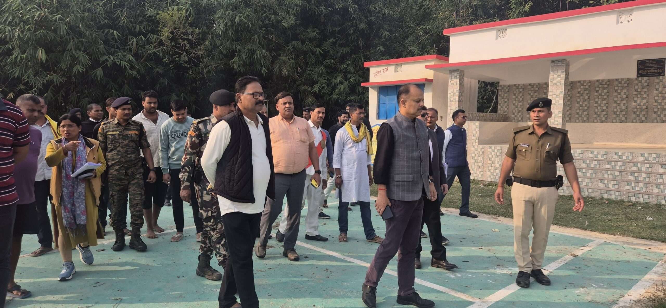 समीक्षा बैठक में कई अधिकारी और कर्मियों पर गिरी गाज