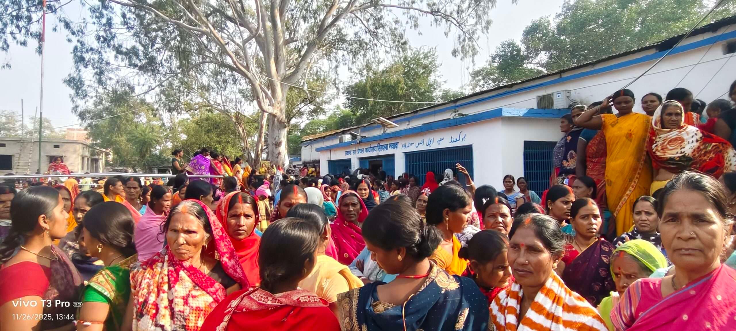 जीविका कार्यालय में हंगामा, 10 हजार की राशि नहीं मिलने पर गुस्सा फूटा