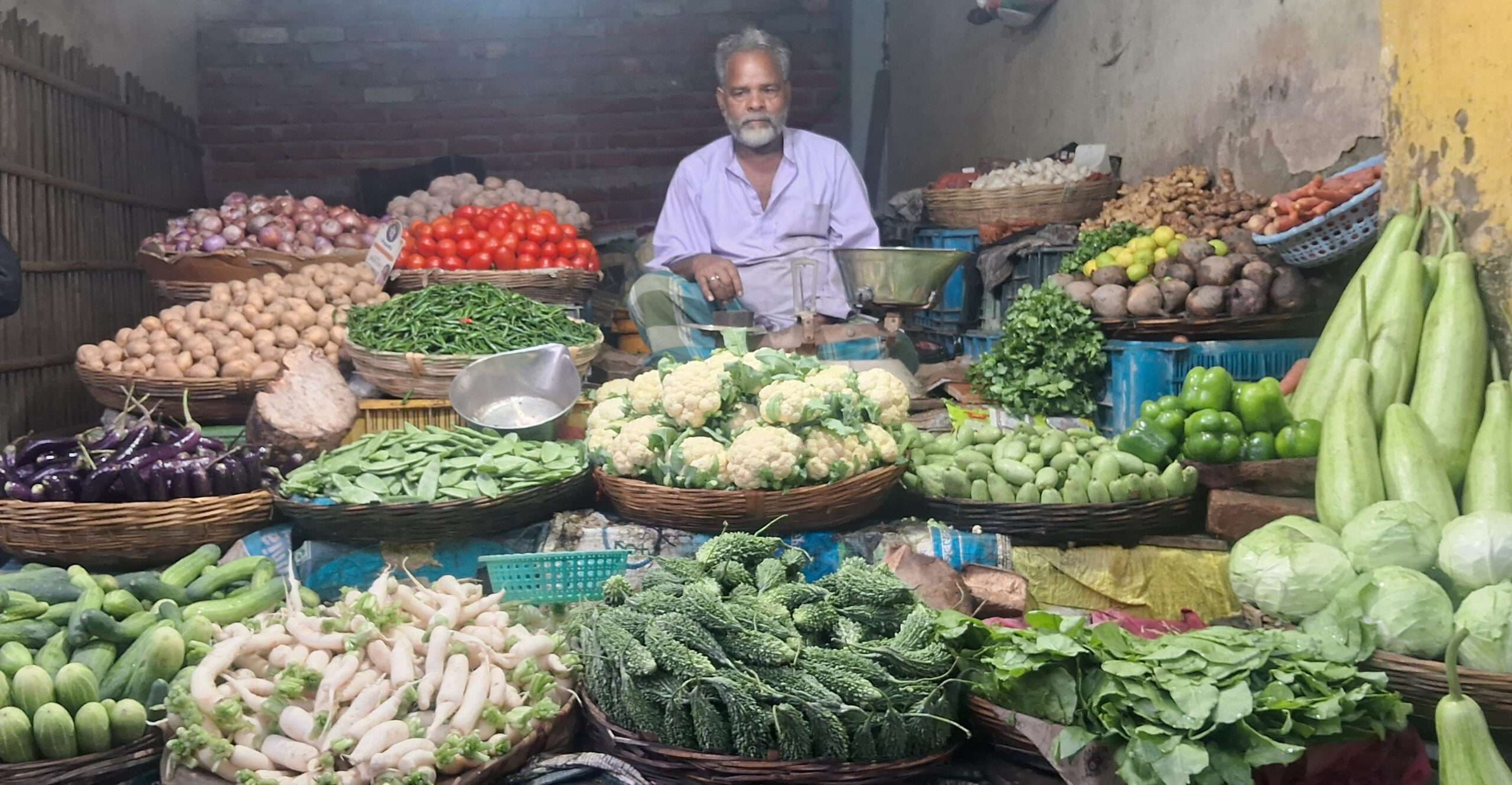 सब्जियों की बढ़ी कीमत ने बिगाड़ा रसोई का बजट