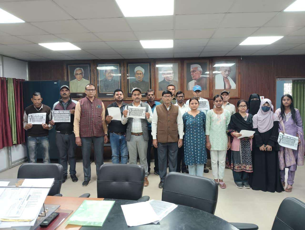 संविधान की विशेषताओं, मौलिक अधिकारों पर डाला प्रकाश