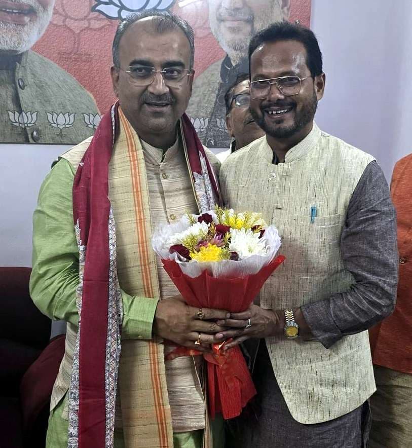 भोला साह ने मंगल पांडेय से मिल कर दी बधाई