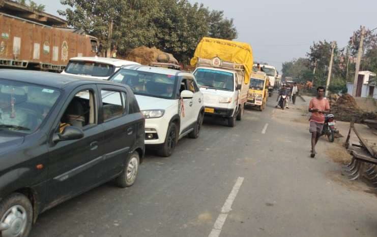 कार ने दो भाई-बहनों को मारी टक्कर, भाई की मौत, बहन घायल