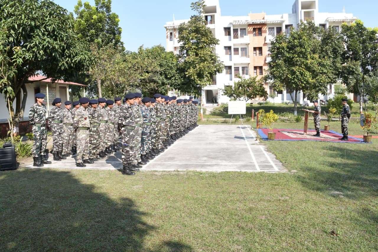 संविधान दिवस पर निकाली गयी जागरूकता रैली, जवानों को दिलायी गयी शपथ