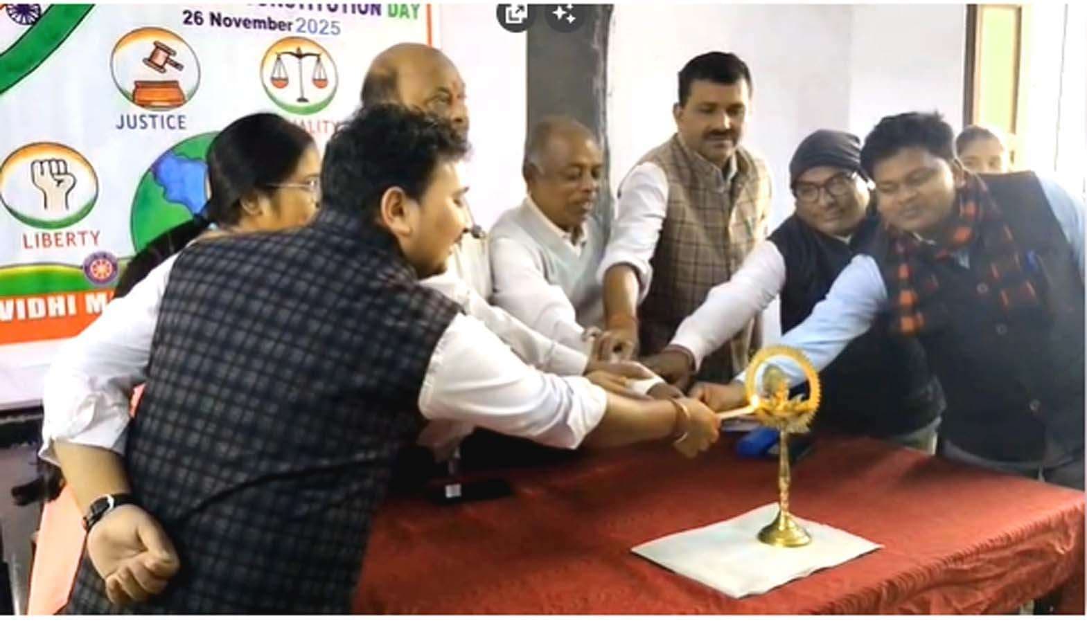 Samastipur News:विधि महाविद्यालय में संविधान पर दिलायी शपथ