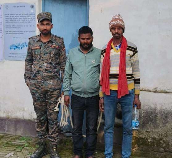 शिक्षिका को झांसा देकर लाखों का आभूषण गायब करने वाले दो शातिर धराये