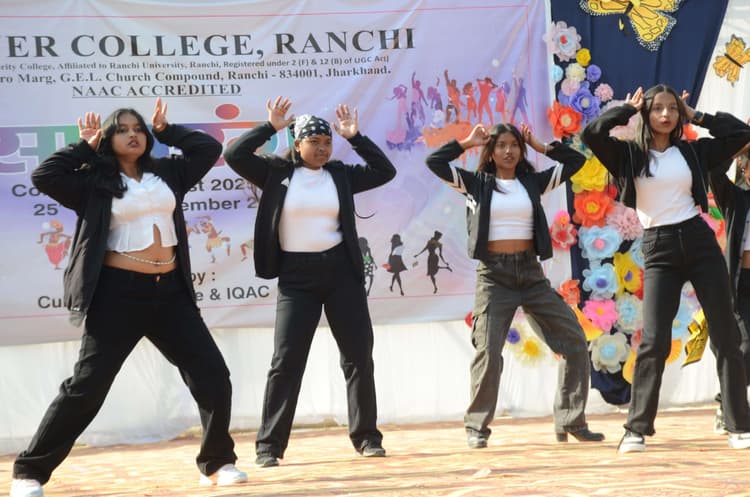 Ranchi News : ‘सप्तरंग’ में 1500 छात्रों की प्रतिभा का रंग बिखरा