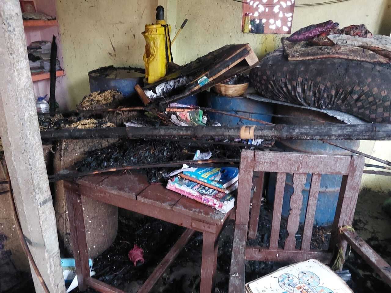 शॉर्ट सर्किट से लगी आग,तीन घर जले