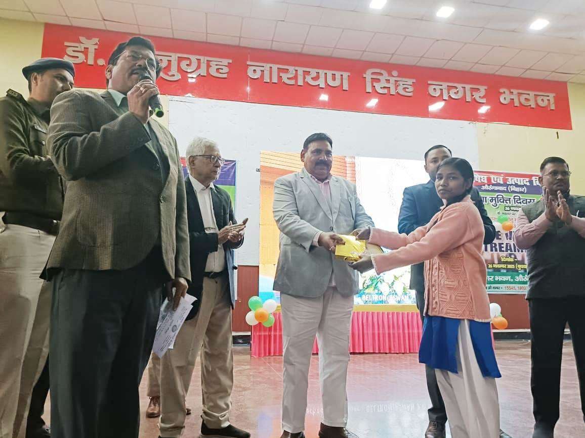 पेंटिंग व निबंध प्रतियोगिता में बच्चों ने दिया नशा मुक्त समाज बनाने का संदेश