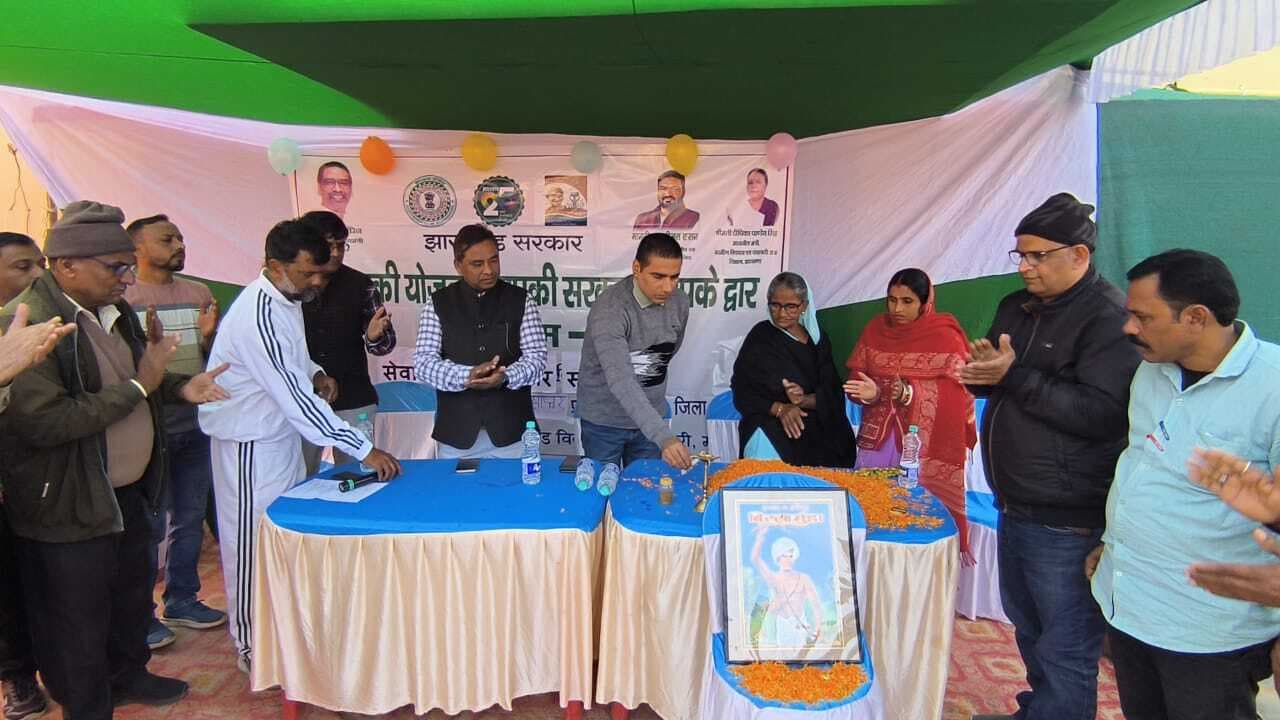 बाबा साहेब के चित्र पर माल्यार्पण कर संप्रभुता की ली शपथ