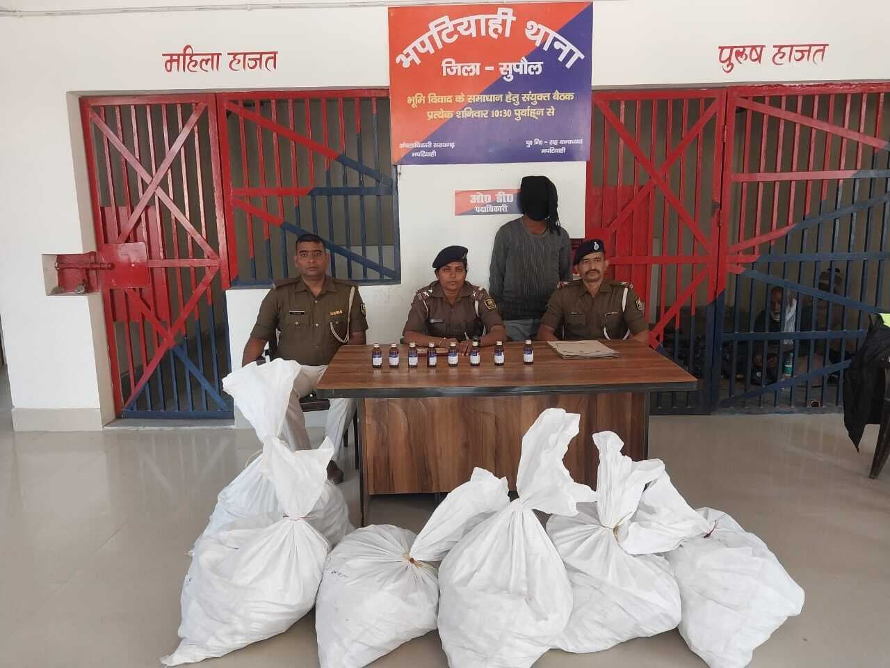 1200 बोतल कफ सिरफ के साथ तस्कर गिरफ्तार, कार जब्त