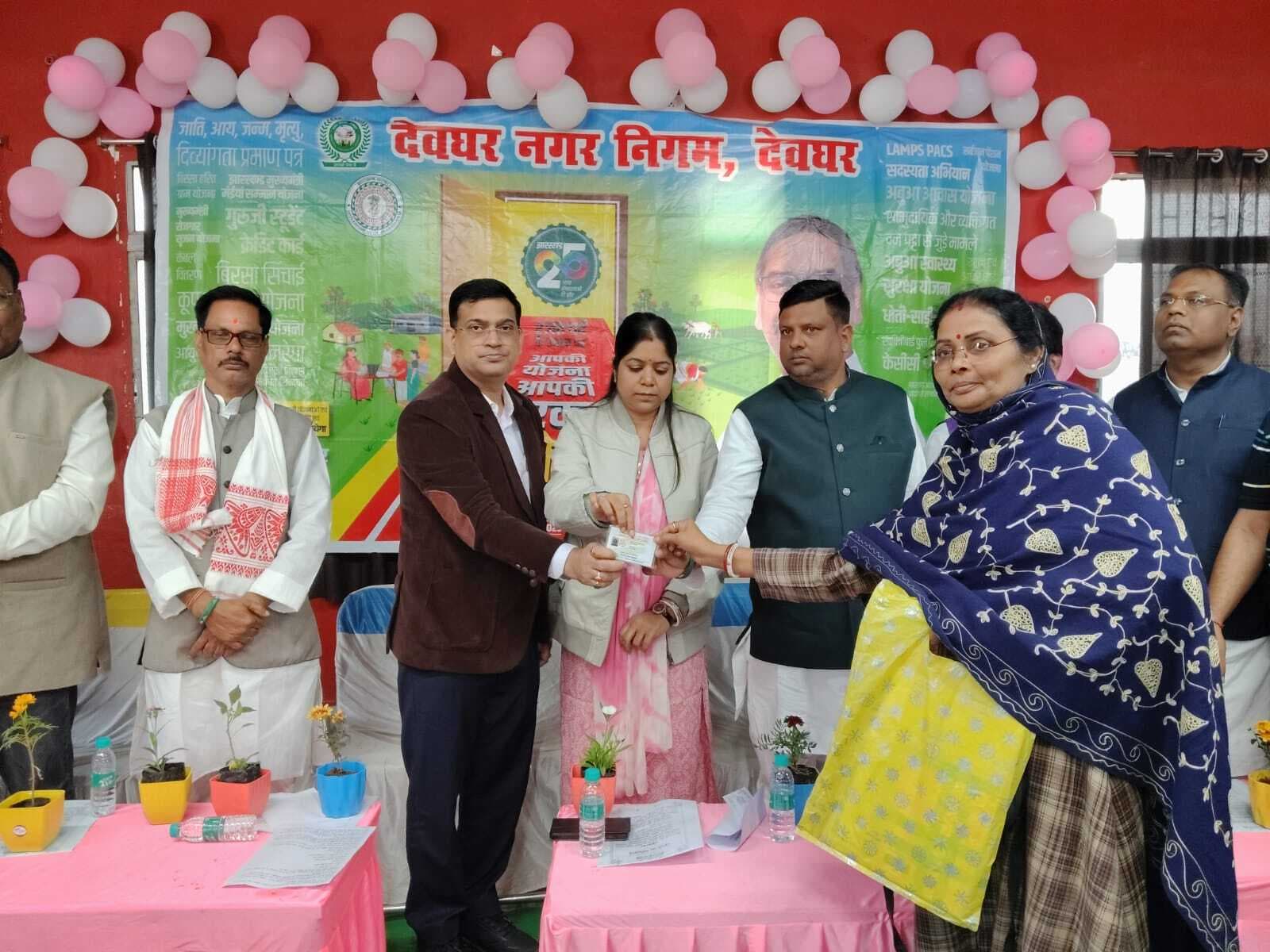 Deoghar news : विभिन्न विभागों में कुल 1201 आवेदन जमा, 905 आवेदनों का ऑन-द-स्पॉट निबटारा