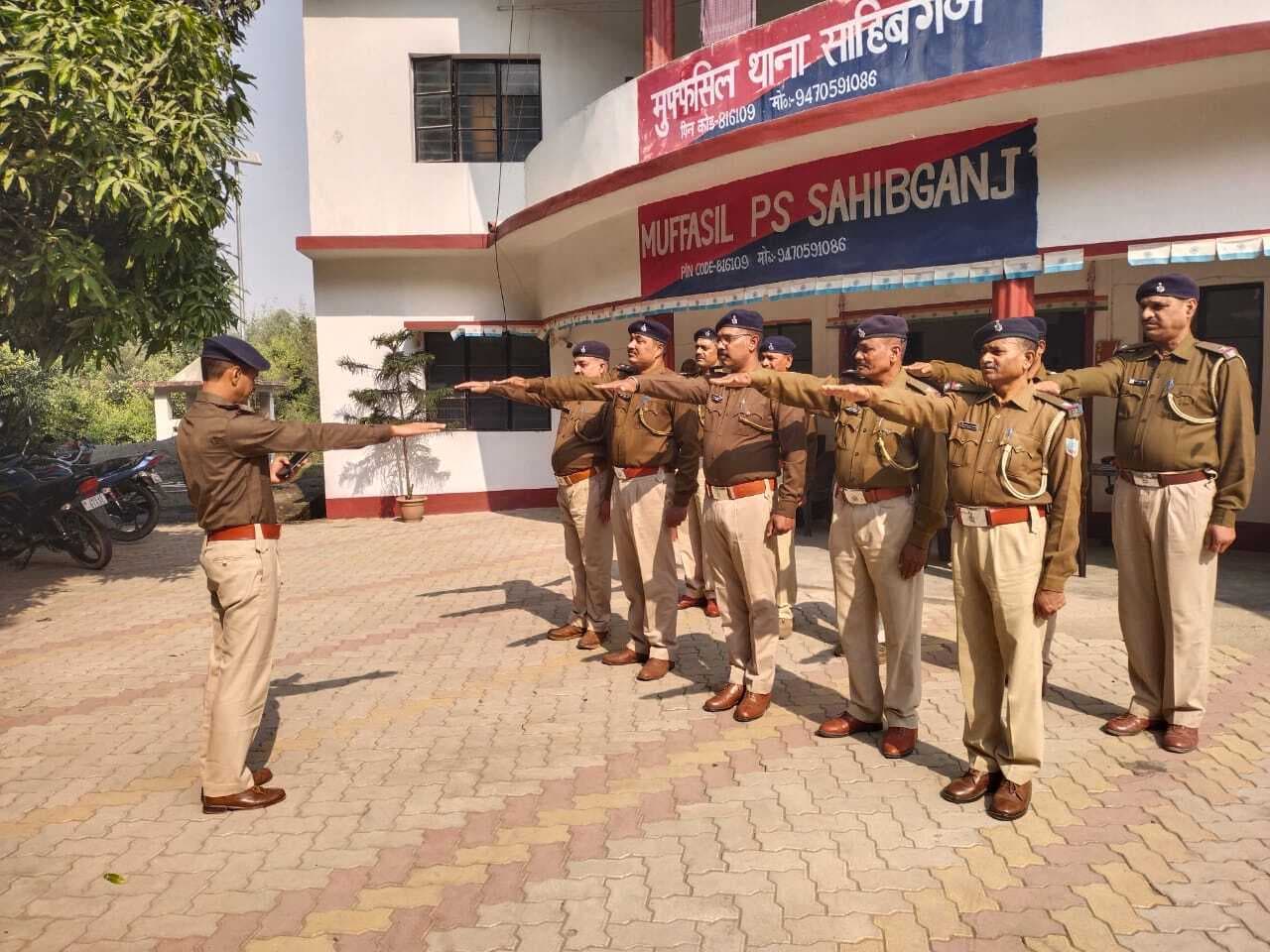संविधान दिवस. डीएसपी ने पुलिस पदाधिकारी व पुलिसकर्मियों को दिलायी शपथ