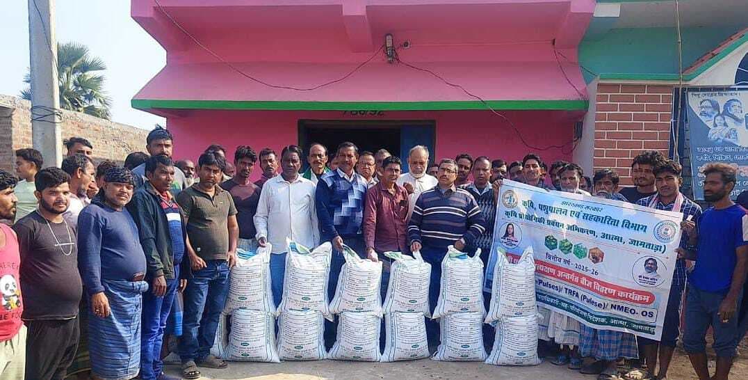 आत्मा ने टर्फ योजना के तहत चने के बीज का किया वितरण