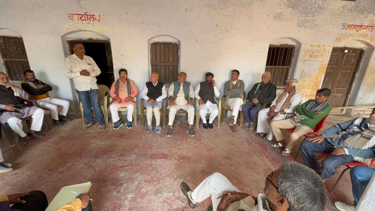 कांग्रेसियों ने बूथ स्तरीय स्थिति पर की चर्चा
